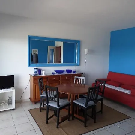 Hyeres, 2 Bedrooms, 4 Persons - Fr-1-335-77 * Hyeres